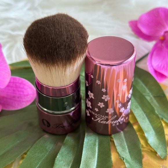 Too Faced Makeup Rare Too Faced Retractable Kabuki Brush Brand New